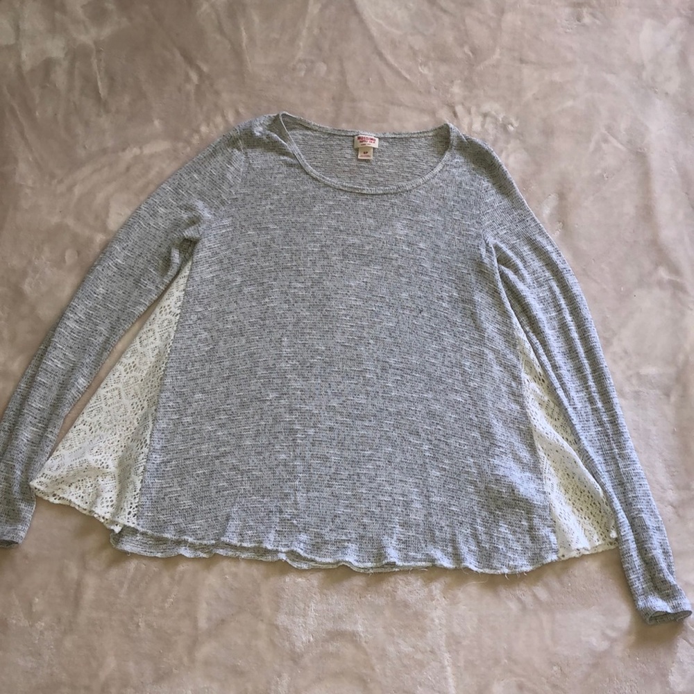 Gray/white sweater